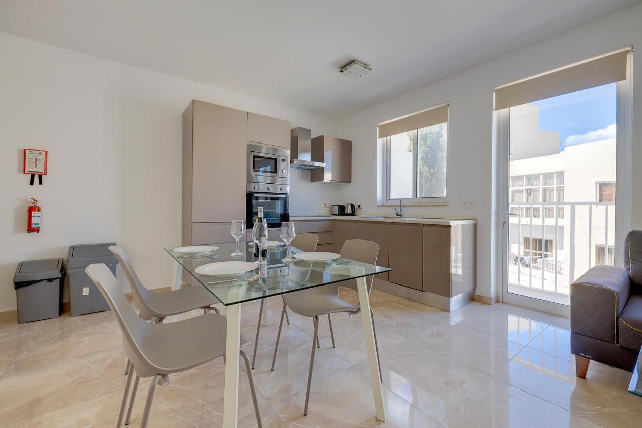 Deluxe Apartment Steps To St George'S Bay San Ġiljan Extérieur photo
