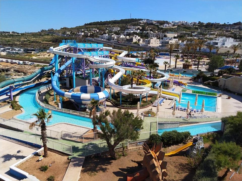 Deluxe Apartment Steps To St George'S Bay San Ġiljan Extérieur photo