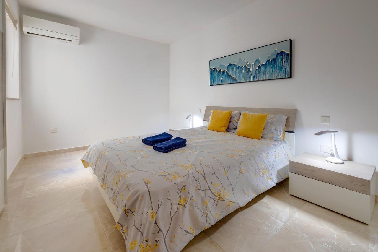 Deluxe Apartment Steps To St George'S Bay San Ġiljan Extérieur photo
